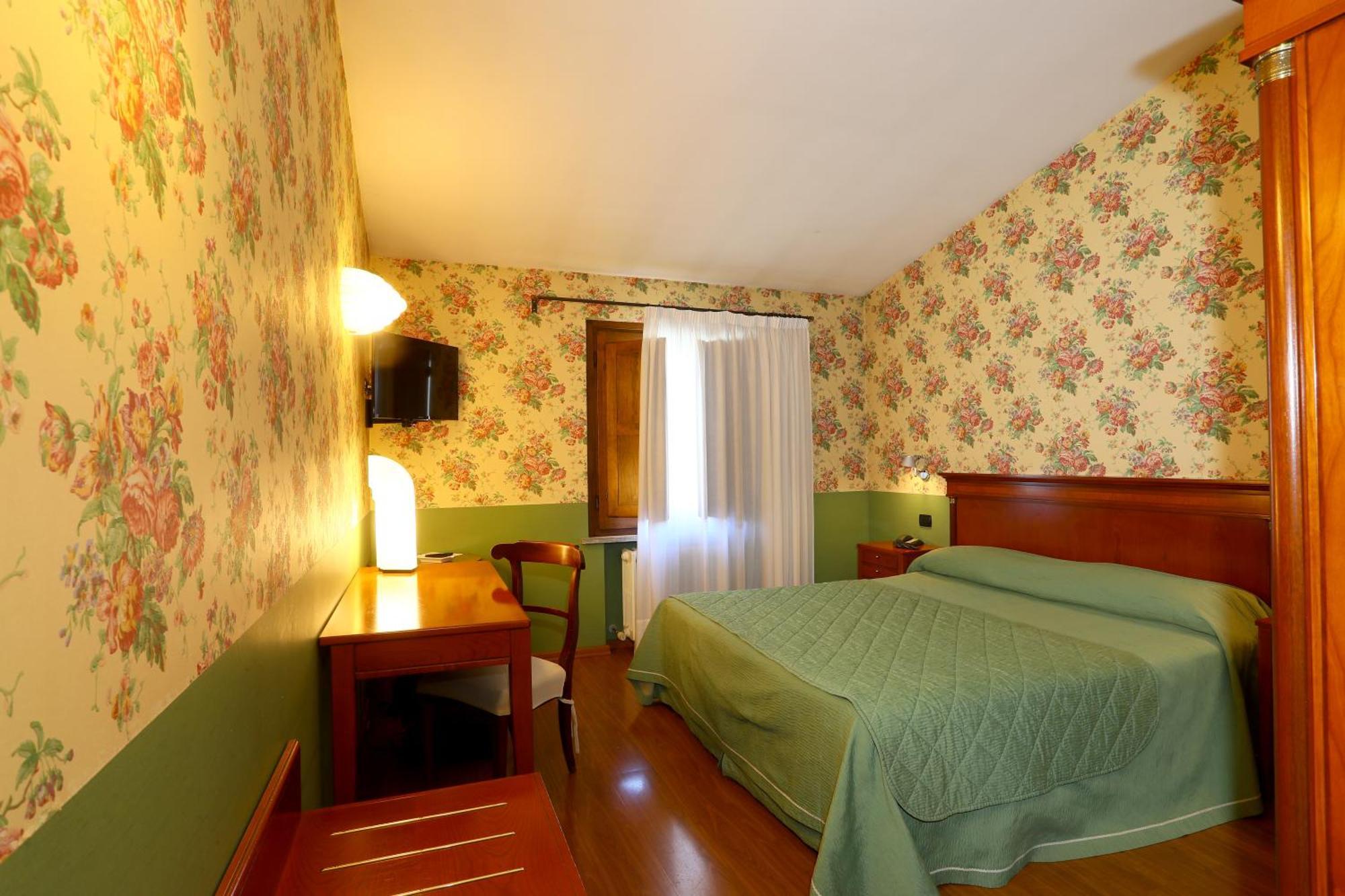 Locanda Stella D'Oro Soragna ภายนอก รูปภาพ